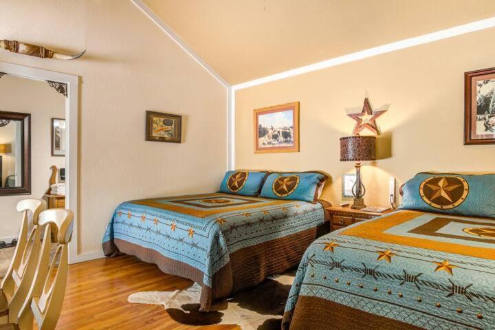 #3 Wrangler~Bandera Tin Star~Bandera, Tx. 아파트 외부 사진